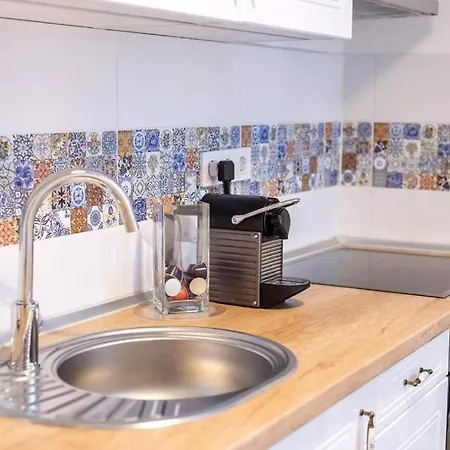 Blue Diamond Apartment *