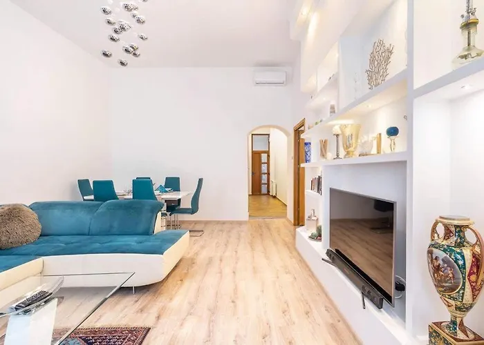 Blue Diamond Daire